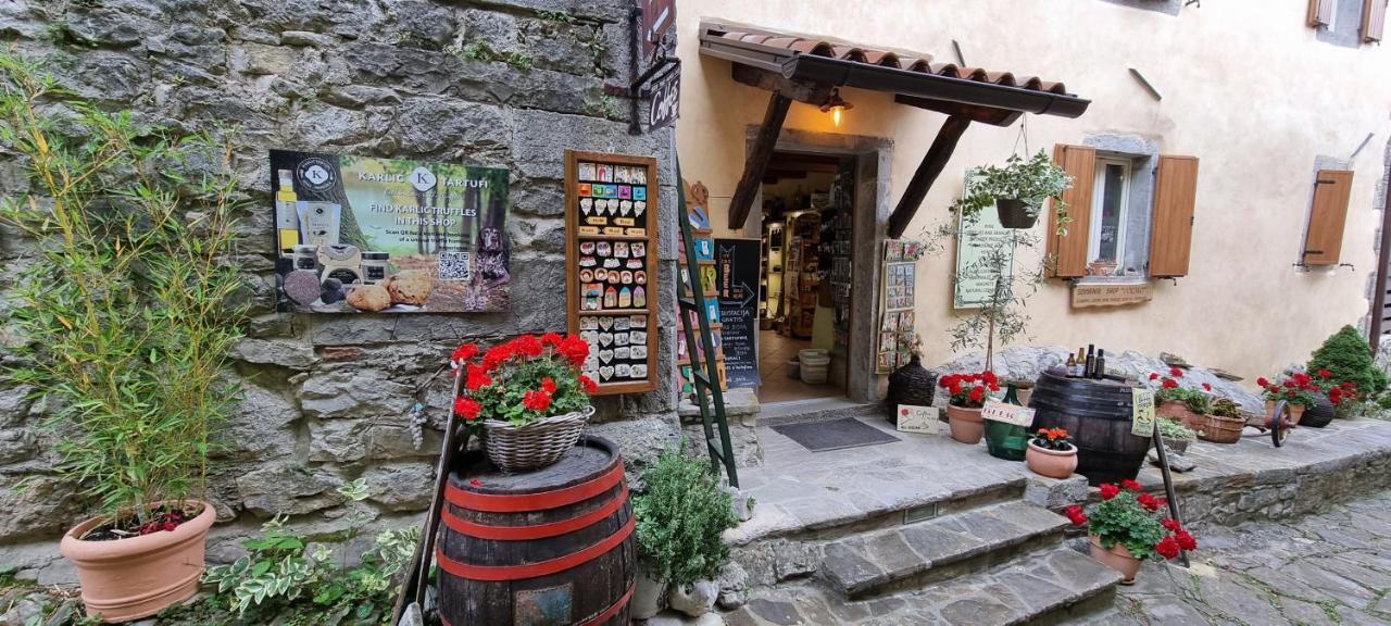 Apartment Hum-The Smallest Town In The World Exterior photo